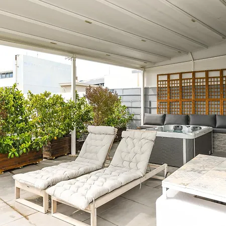 Luxurious Penthouse With Jacuzzi Apartmán